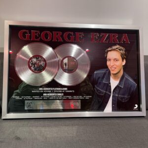George Ezra Instagram - The last bow, of the last show in Australia 🇦🇺

To those of you who came out to see us in Dubai, New Zealand & Australia, you’re all wonderful ❤️ It’s been a very fun few weeks, thank you x
