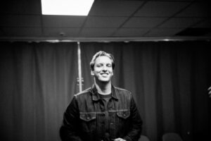 George Ezra Instagram - We’ve come to the end of what I will always remember as being the best UK tour we ever had. To everybody that made it out to a show and made them so memorable, thank you! I hope you’re all keeping well, see you soon, G x

📸: @scarbonarra