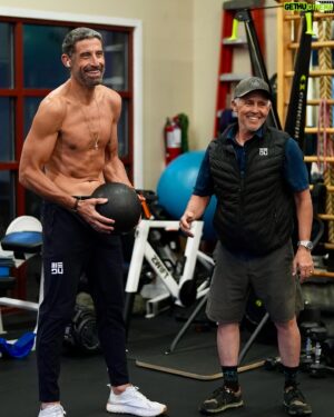 George Hincapie Instagram - No days off for @lancearmstrong, @ghincapie, and the WEDU team.
 Taking in today’s @letourdefrance while getting in an upper body workout.

How are you sūffering today? 🔥

(📷: @lizkreutz)
