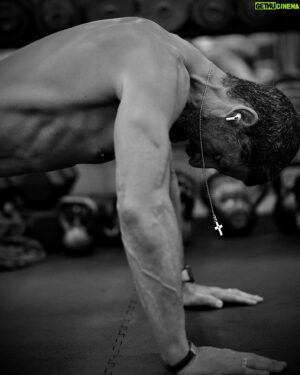 George Hincapie Instagram - No days off for @lancearmstrong, @ghincapie, and the WEDU team.
 Taking in today’s @letourdefrance while getting in an upper body workout.

How are you sūffering today? 🔥

(📷: @lizkreutz)