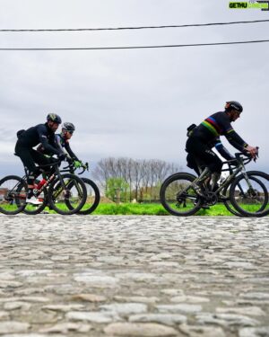 George Hincapie Instagram - So amazing to have the Lion of Flanders @johanmuseeuw riding with our @wedu THEMOVE Paris-Roubaix camp today 🙏🙏✅✅#themovecamproubaix 

📸 @lizkreutz