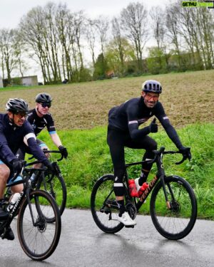 George Hincapie Instagram - So amazing to have the Lion of Flanders @johanmuseeuw riding with our @wedu THEMOVE Paris-Roubaix camp today 🙏🙏✅✅#themovecamproubaix 

📸 @lizkreutz
