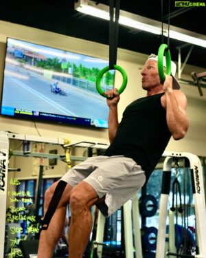 George Hincapie Instagram - No days off for @lancearmstrong, @ghincapie, and the WEDU team.
 Taking in today’s @letourdefrance while getting in an upper body workout.

How are you sūffering today? 🔥

(📷: @lizkreutz)
