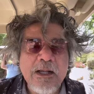 George Lopez Instagram - 🤫 ONLY YOUR HAIRDRESSER WILL KNOW 😜
Who else is rocking a GOLD MEDAL MAN BUN🤘🏽
@m_phelps00 Thank You brother 🤙🏽

📍 - Somewhere in the desert at @anthonyanderson Golf Classic