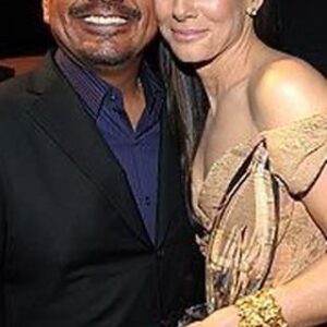 George Lopez Instagram - [Sandra Bullock]The first person to ever tell me 
“Why don’t you just worry about being funny and let me handle the rest”… 
and “The Rest” was HISTORY!!♥️🫶🏽 #HartToHeart @peacock @kevinhart4real #SandraBullock