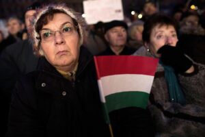 George Soros Instagram - A woman holds the Hungarian flag in front of the Hungarian parliament building on February 1, 2015.
⠀⠀⠀⠀⠀⠀⠀⠀⠀
I have always stood for a prosperous, thriving Hungary. Currently, there is a smear campaign against me that is full of falsehoods and deflects from real problems in Hungary. For a point-by-point rebuttal to widespread lies with the truth, see the link in my bio. Photo credit: © Carsten Koall/Getty
⠀⠀⠀⠀⠀⠀⠀⠀⠀
Egy nő magyar zászlót lobogtat a Parlament előtt Budapesten, Magyarországon, 2015. február 1-én. 
Én egy virágzó, sikeres Magyarországot szeretnék. Jelenleg rágalomkampány folyik ellenem tele hazugsággal, hogy elvonja az emberek figyelmét a valós problémákról Magyarországon. A széles körben terjesztett hazugságok pontokba szedett cáfolatát az életrajzban található linkre kattintva érheti el.
⠀⠀⠀⠀⠀⠀⠀⠀⠀⠀⠀⠀⠀⠀⠀⠀⠀⠀
#Hungary #Magyarország