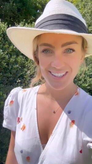 Georgie Barrat Instagram - I’ve got a new podcast out! It’s called No Ordinary Tech Podcast and you can find it on @spotify. It’s all about fintech - from AI, to app development, to how it can help save the planet & I’ve made in collaboration with @lloydsbankinggroup #NoOrdinaryJourney