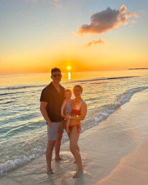 Georgie Barrat Instagram - After a super busy start to the year - and this holiday being pushed back by 2 months - we have made it to the Cayman Islands. A week of doing nothing more than this ♥️ So lucky that we have friends who live in this part of the world