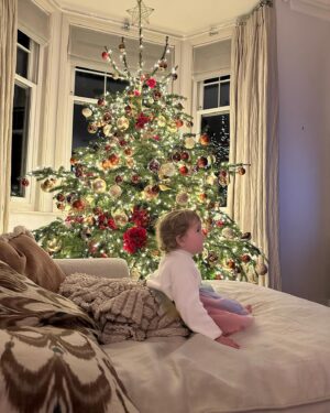 Georgie Barrat Instagram - Christmas magic 2023 ✨