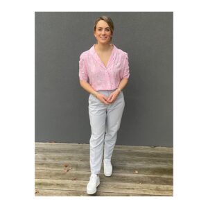 Georgie Barrat Instagram - We are back on tonight at 7pm for another episode of @thegadgetshow! Top is from @kitristudio rented through @hurr 🙌 #thegadgetshow