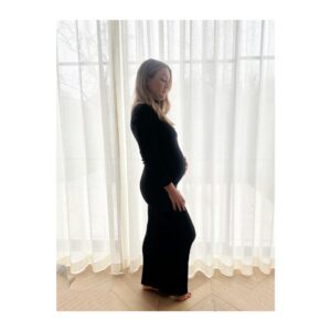 Georgie Barrat Instagram - Baba no. 2 incoming! Found out that we have a little boy arriving in June 💙 We’re beyond thrilled ☺️ everyone makes 2 kids look easy, right?