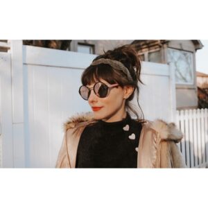 Georgina Reilly Instagram - S U N S H I N E S T R O L L 💟
Headband Christmas present @danbucatinsky 🥰
📸: @jake.b.wilkens