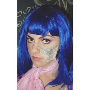 Georgina Reilly Instagram - D E B B I E D A Z Z L E 🎀 
#waybackwednesday to playing a giant broken doll...#mybabysittersavampire
