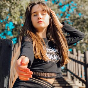 Geovana Padalino Instagram - “É preciso permitir que coisas lindas aconteçam” 

@garotasteen_oficial_ 
@boaondaoficial 
#gigipadalino #geovanapadalino #garotasteenoficial #modelobrasileira #modeloteen #scfashionteens #protegidapordeus