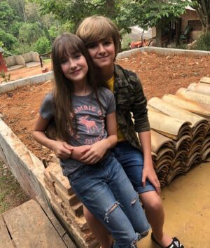 Geovana Padalino Instagram - Ainda sobre sexta feira, com meu melhor amigo! Amooooooo 🥰♥️ #gigipadalino #gigipadalinooficial #geovanapadalino #amigos #eternoamigos #gigiecris #deusprotejavocês