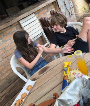 Geovana Padalino Instagram - Ainda sobre sexta feira, com meu melhor amigo! Amooooooo 🥰♥️ #gigipadalino #gigipadalinooficial #geovanapadalino #amigos #eternoamigos #gigiecris #deusprotejavocês