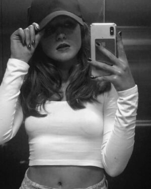 Geovana Padalino Instagram - Simple B&W like that!!🖤🤍

#lookdodia #gigipadalino #gigipadalinooficial #geovanapadalino #pb #protegidapordeus