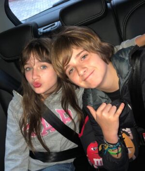 Geovana Padalino Instagram - Ainda sobre sexta feira, com meu melhor amigo! Amooooooo 🥰♥️ #gigipadalino #gigipadalinooficial #geovanapadalino #amigos #eternoamigos #gigiecris #deusprotejavocês