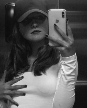 Geovana Padalino Instagram - Simple B&W like that!!🖤🤍

#lookdodia #gigipadalino #gigipadalinooficial #geovanapadalino #pb #protegidapordeus