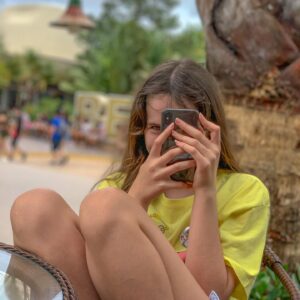 Geovana Padalino Instagram - Aos 1.3 🎉🎊💐🥳 

#gigifaz13 #gigipadalino #geovanapadalino #gigipadalinooficial #meuniver #meus13anos #protegidapordeus