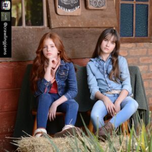 Geovana Padalino Instagram - Perfeição! Gigi e Ana por @agencialapisdecor Repost from @crawlingjeans using @RepostRegramApp - Uma dupla de looks dessa é mesmo pra nos deixar encantados!
⠀
Esses e outros conjuntos em jeans você encontra na nossa loja (no Brás em SP) ou em uma loja multimarca parceira.
.
.
.
.
.
#crawling #crawlingjeans #jeans #eusoucrawlingjeans #jeansatacado #tendencia #sitio #farm #fazenda #invernocrawling #winter2020 #winterjeans #country #canariorustico #lojas #brassaopaulo #lojasdesaopaulo #jaquetajeans #calçajeans #amigas #estilo #gigipadalino #geovanapadalino #gigipadalinooficial #analuizasparrapan #meninaslindas #modelo #modelobrasileira #protegidaspordeus