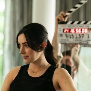 Geraldine Hakewill Instagram - At 34 weeks pregnant I got to experience the pure joy of being a part of the final two episodes of @fivebedroomsau and infuriating @kat_stewy as her piece o’ work sister. I’ve always wanted to work with Kat, I think she’s amazing. As is the whole Five Bedrooms team. Thanks for having me @mrmichaellucas @barry.barrold @wearehoodlum @peter.templeman.3 💜 It’s up on @paramountplusau now. Go watch! Spot the bump! 🤰🏻