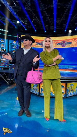 Gerry Scotti Instagram - Il reel di cui non credevi di aver bisogno 😂🤣 

@gerryscotti @therealhunzigram #Striscialanotizia #GerryScotti #MichelleHunziker
