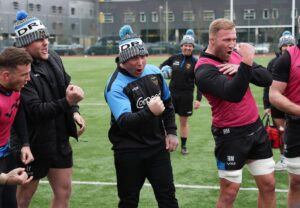 Gerwyn Price Instagram - Few shots of the afternoon at the @dragonsrfc session

Absolutely loved getting my hands back on the ball 🏉 but I’m definitely well off the pace and so unfit 😂

#Rugby #Darts