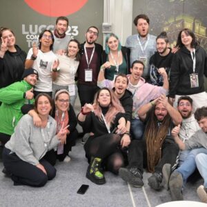 Gianandrea Muià Instagram - E anche questo Lucca è finito. È stato estenuante, ma super soddisfacente, ho lavorato come un pazzo e mi sono tolto delle belle soddisfazioni. Ho avuto il piacere di interagire con figure come Ian Livingstone, Joe Manganiello, Lillo, Peter Adkinson, ho lavorato quasi ogni giorno sul palco coi miei amici di InnTale e Chiara Rocco come compagni d'avventura, c'è stato lo Showcase di InnTale dove di nuovo avete fatto il pienone, ho incontrato tutti quanti voi (beh, non tutti tutti), insomma tanta roba. Poi ho rivisto tanta gente, ho passato un paio d'ore solo con @gabbo_djont per farmi autografare una carta di Magic, vi ho fatto giocare a Si Oscuro Signore. Alla fine dell'ultimo giorno ero distrutto, da buttare, stressatissimo ma ne è valsa la pena. Voglio ringraziare Lucca Comics & Games per avere creduto in me e in InnTale, ad Arkadia e Fantasia e i rispettivi staff per essere sempre al nostro fianco, agli altri presentatori con cui abbiamo dato sangue e anima, ai giocatori di Blade Runner per un finale da panico, a Chiara e Laura per avermi supportato in 4 giorni di palco di fuoco, a tutti i membri dello staff di regia di Lucca, a Pendragon e Need Games, agli amici che ho incontrato e rivisto e che vacca boia sempre e solo in 'ste fiere ci si riesce a beccare! A tutti. Mi sono preso un paio di giorni prima di fare questo post perché ero proprio sfranto, ma era dovuto. Quindi, grazie.
Ora tocca alla Games Week, ma spero ci rivedremo tutti l'anno prossimo, e spero di avere soddisfatto le aspettative di chi credeva in me!
A presto ragazzi 😁 Gian, out
#luccacomicsandgames #gianandrea #doppiaggio #doppiatore #inntale #stomorendo #resuscitatemitraunanno