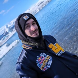 Gianandrea Muià Instagram - Un po' di posti mozzafiato che ho trovato in Islanda. Posto incredibile se vi piacciono le opere d'arte di madre natura.
Però fa un freddo porco.
Grazie a @viaggidiruolo per lo splendido percorso fatto insieme ai ragazzi di @inntaleofficial !
#islanda #freddoboia #trip #iceland