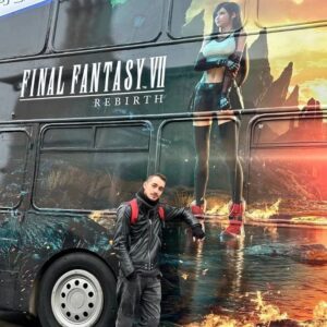 Gianandrea Muià Instagram - È uscito @finalfantasyvii Rebirth. Considero il rapporto tra me e Final Fantasy un amore adolescenziale: abbiamo passato tanti bei momenti insieme, e nonostante ci siamo allontanati negli anni mi fa sempre piacere tornare e ricordare con affetto quanto ci siamo divertiti. Spero che questo nuovo capitolo sia tutto ciò che i fan di final fantasy speravano, che vi diverta e vi faccia sognare come la saga è sempre riuscita a fare, senza se e senza ma. Io nel frattempo ringrazio @plaion_ita e @squareenix per avermi fatto immergere in #FFVIIR nelle ultime settimane come mai prima d'ora e per avermi inviato la Key di gioco. Non appena avrò il tempo mi ci butterò a pesce. Nel frattempo mi dovrò accontentare di sollevare 'sta buster sword. 
#giftedby @arkadia.agency #PS5
