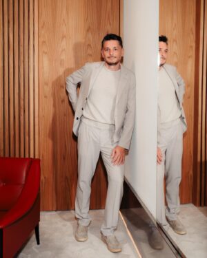 Giancarlo Fisichella Instagram - I’m pleased to have taken part at the opening of the new Cortigiani flagship store in Milan and to the presentation of the SS25 collection during Milan Fashion Week 2024.
It was an honor to discover an Italian brand that creates timeless and 100% Made in Italy menswear collections.

@cortigiani_official 

#adv #mfw #cortigiani