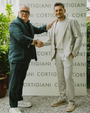 Giancarlo Fisichella Instagram - I’m pleased to have taken part at the opening of the new Cortigiani flagship store in Milan and to the presentation of the SS25 collection during Milan Fashion Week 2024.
It was an honor to discover an Italian brand that creates timeless and 100% Made in Italy menswear collections.

@cortigiani_official 

#adv #mfw #cortigiani