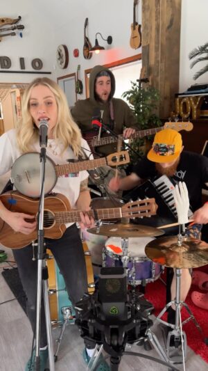 Giancarlo Nicassio Instagram - How old were you when this song came out in 2009? One of our fave songs! #walkofftheearth #owlcity #fireflies