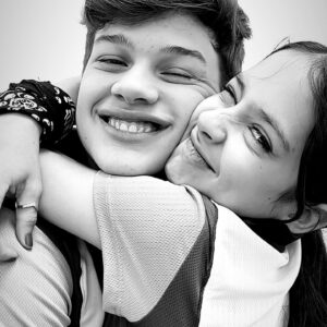 Gianlucca Mauad Instagram - @jolieoficial.br Obrigado por dividir tantos momentos bons comigo Jojo! Por ser essa menina carinhosa, sempre alegre e doidinha 🤍 Depois que as gravações acabarem, vou sentir saudades das nossas risadas, das fofocas, de reclamar do Flamengo, das nossas fotos engraçadas e da gente interpretando o Alex e Karen 💞 Depois das gravações, pode ter certeza que eu vou te levar p vida, obrigado por tudo jojo! E Feliz aniversário 🎂🤍