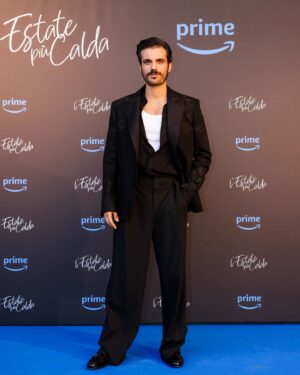 Gianmarco Saurino Instagram - da domani 6 Luglio 
per la regia di @contedivaldoca
#estatepiùcalda solo su @primevideoit 
non perdetelo

grazie a 
@nickcerioni
@andreasmercante 
@edoardoa 
@volver.actor 

e
@etro 
@santoniofficial