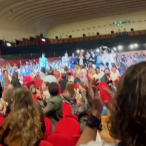 Gianmarco Saurino Instagram - sabato è stata una giornata incredibile
ad @alicenellacitta durante il @romacinemafest è stato presentato il nuovo film di quell'omone dal cuore enorme che è @ludovico.dimartino che non smetterò mai di ringraziare per avermi fatto intraprendere questo viaggio insieme ad un gruppo di esseri umani straordinari e che per certo, al contrario di quanto si dice comunemente, non dimenticherò mai.
a questo progetto è andato tutto il mio cuore
e infatti come diceva uno molto bravo:
di cosa parliamo allora, se non parliamo d'amore?

grazie a @groenlandia_film
I Viaggiatori arriverà su @skyitalia e @nowtvit
dal 21 Novembre

@ludovico.dimartino
@_matteoschiavone
@fabiobizzarro_19_06
@andreagaiawlderk
@franci_antonini
@gianmarco_vettori
@tocci.federico
@fabriziogifuni.official
@scalera_vanessa
@macemilano

e grazie a
@volver.actor
@andreasmercante 
@nickcerioni
@edoardoa