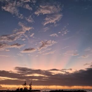 Gianmarco Saurino Instagram - la memoria del cuore è molto più figa della memoria del cervello
che non devi aver paura di dimenticare, certe cose stanno dentro, il tempo non le fotte

la fine dell'homo sapiens non saranno nè il climate change nè l'atomica nè putin o la corea del nord 
la fine dell'uomo sarà quando anche albe e tramonti saranno a pagamento
