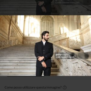 Gianmarco Saurino Instagram - Grazie ai @nastridargento, a tutto il comitato e grazie a @laura_delli_colli.

Questo premio andrebbe spezzettato e condiviso con un cast e una troupe di anime eccezionali che dal primo giorno hanno sentito il peso del racconto che andavamo a fare.
Portare in scena un uomo ordinariamente incredibile come Gildo Claps è un regalo, un regalo per il quale non smetterò mai di dire grazie a @marco.pontecorvo e alla cura che ha avuto per me dal primo giorno.
Gli occhi di Gildo sono lampi di umanità meravigliosa e chiunque lo ha incontrato sa di cosa parlo.
Forse fare lo sforzo di provare a riconoscere l’umanità negli occhi di chi ci sta accanto ci renderebbe molto più pronti a capire e a trovare la disumanità nelle cose che ci succedono tutti i giorni: dal giardino di casa nostra fino a centinaia di km di distanza. In questa epoca medievale e triviale, persone come Gildo Claps sono luce e speranza.
Averlo interpretato è un onore ma esserne amico è un privilegio.

@giannichiffi
@andreasmercante 
@mite.ig 
@edoardoa 
@nickcerioni 
@_ilariataccini_ 

And thanks to @versace

ph.@danieleventurelli ph @leonardo_puccini_photos