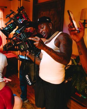 Gianni Paolo Instagram - Directed By Baby 🫡 … Shake Sumn REMIX out now 🧨🧨🧨

📸: @coopzx