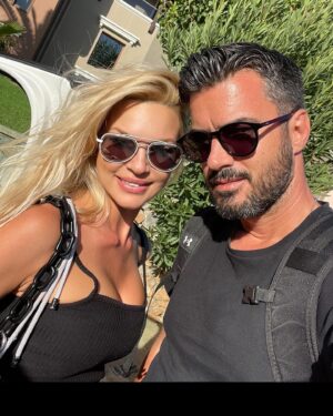Giannis Tsimitselis Instagram - Στου γιαλου τα βοτσαλάκια στα Χανιά  με την Βίκυ Καβουρα 🦀🦀🦀🦀🦀🦀🦀🦀🦀🦀😊😊😊😊😊😊😊😊😀😊😀!!!σε ευχαριστώ  @vicky_kavoura για την ωραία εκπομπή ❤️ @megatvcom @fishy.gr