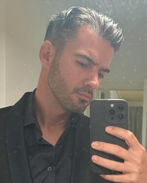 Giannis Tsimitselis Instagram - Χρόνια μου πολλλλα να με χαίρομαι !!! Μου εύχομαι να είμαι καλά να περνάω καλά να είμαι υγιής να δουλεύω λιγότερο ❤️❤️❤️!!!! Σας ευχαριστώ και εσας που με ξυπνήσατε από τις 8 με τα υπέροχα μηνύματα σας και τηλεφωνήματα σας 😡❤️😜!!!!!! #nameday #homewithoutgianni?