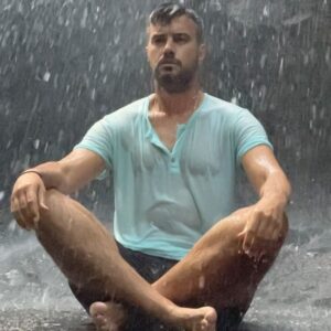Giannis Tsimitselis Instagram - Έπεσε λίγη υγρασία …….. #waterfall #water #baliindonesia #💦by Hugk