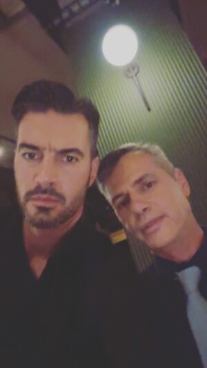 Giannis Tsimitselis Instagram - Ο πρώτος από εμάς ….που θα κοιμηθει πριν τις 5 το πρωί σήμερα !!!!! Νυχτερινά γυρισματα λοιπόν !!!! #ftiaxecafenastapw #ilovemyjob #shootingnight @athanasiou_marios @athinao1konomakou @vivian_kontomari @lenakidrs @spyros.chatziaggelakis @ant1tv
