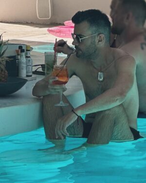 Giannis Tsimitselis Instagram - Μια όμορφη μέρα στο Γραφειο ……..#summervibes #greecestagram #lefkada @crystalwaterslefkada 🤷🏻‍♂️🤷🏻‍♂️🤷🏻‍♂️🐬🐬🐬