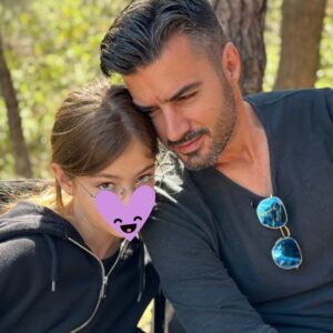 Giannis Tsimitselis Instagram - You're just too good to be true 
Can't take my eyes off of you 
You'd be like Heaven to touch 
I wanna hold you so much…❤️❤️❤️❤️❤️❤️❤️❤️❤️❤️❤️❤️❤️❤️❤️❤️❤️❤️❤️ #fatheranddaughter #shootingday #thebestassistant #mylife #mylove