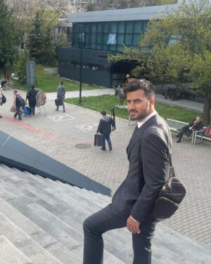 Giannis Tsimitselis Instagram - Ήταν ένα πολύ ωραίο ταξίδι :-))) @hallmarkchannel σας ευχαριστώ για αυτή την όμορφη εμπειρία και την εμπιστοσύνη που μου δείξατε ,ευχαριστώ επίσης όλο το crew από bufo studios για την άψογη εκτέλεση αυτής της παραγωγής αλλά πιο πολύ ευχαριστώ τους συναδέλφους από Αγγλία και Αμερική που περάσαμε όμορφες και δημιουργικές μέρες σε Ελλάδα και Βουλγαρία #love’s Greek to me…..coming soon on @hallmarkchannel #ilovemyjob #movietime #bułgaria #santorini #meetingnewfriends @torreydevitto @katkonstas @panagiotismargetis_ @dimitrigripari @_mariamaragkou_ @thejoprice @eloyagency