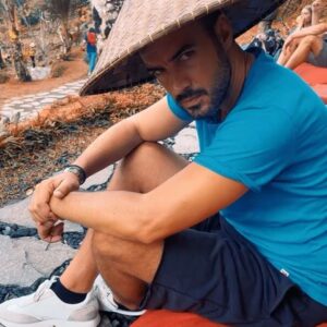 Giannis Tsimitselis Instagram - Μου είπαν ότι τελειώνουν σιγά σιγά οι διακοπές αλλά εγώ κάνω τον Κινέζο !!!!!!!!!!!!! #summervibes #ilovetraveling #baliindonesia 🙏by Hugk