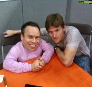 Gideon Emery Instagram - It’s 2011. I’d recently narrated a certain ewok’s autobiography called Size Matters Not, then found myself at London Comicon only to discover @warwickadavis was there too. I hunted him down and he was the most generous spirit, telling his family: “this man narrated Daddy’s book”. Like I was an old friend. We’d only just met. Class act. Fast forward 20 years and I’m thinking Wicket and BD-1 would be fast friends!  #maythe4thbewithyou