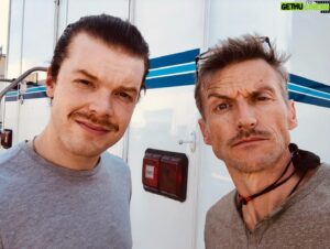 Gideon Emery Instagram - Work is a gift. Work that is play is a treat. And what a delight when that play is with incredible talents. Thrilled to be a little part (beep boop!) again in Star Wars Jedi Survivor. Thank you to @eastarwars @respawn @rougemocap and our exceptional Mocap director @tomkstudios. Hope you enjoy playing the next installment as much as we did making it. Oh - and that blue thing on my face? It’s a nose flute, which I sied to make the B-D 1 beeps and boops on the Mocap stage. 🤖